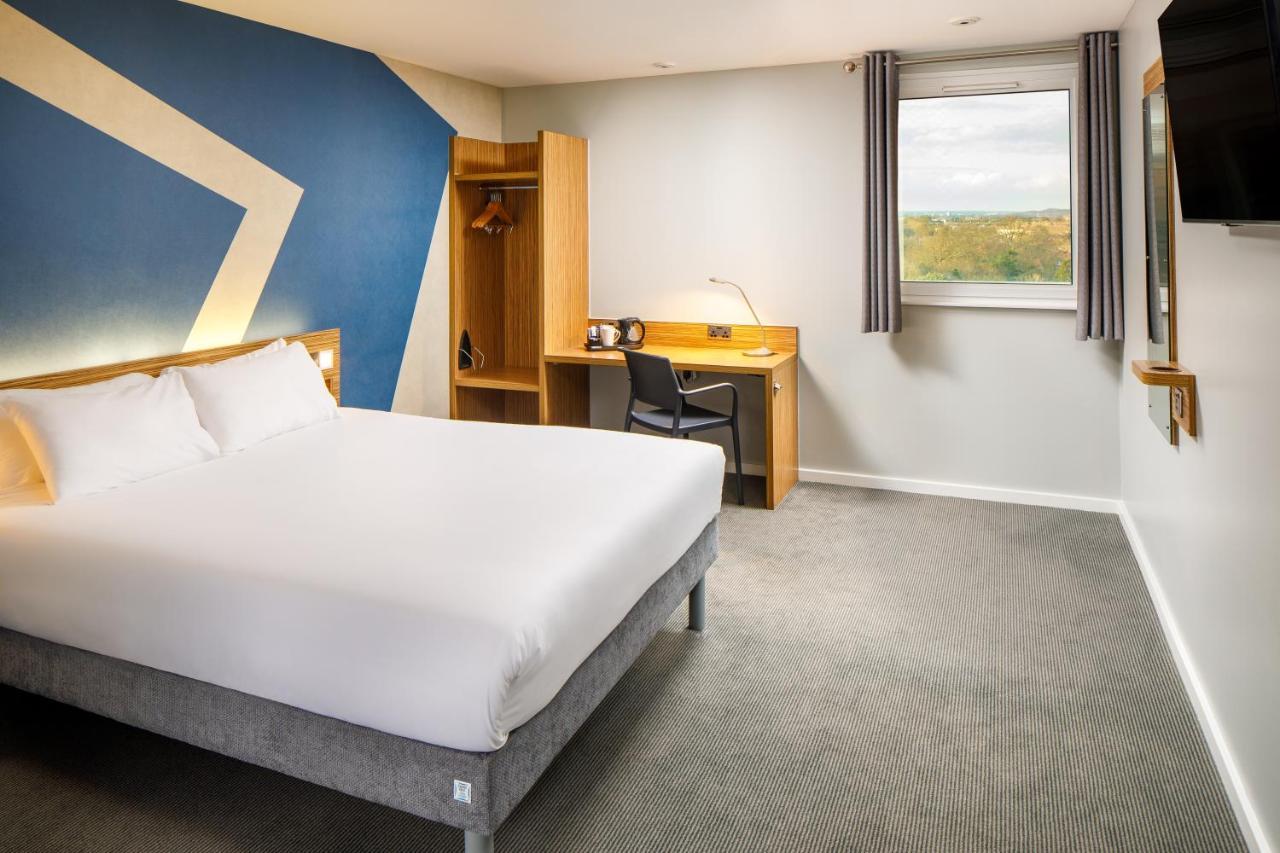 Ibis Budget London Heathrow Central เฮาน์สโลว์ ภายนอก รูปภาพ