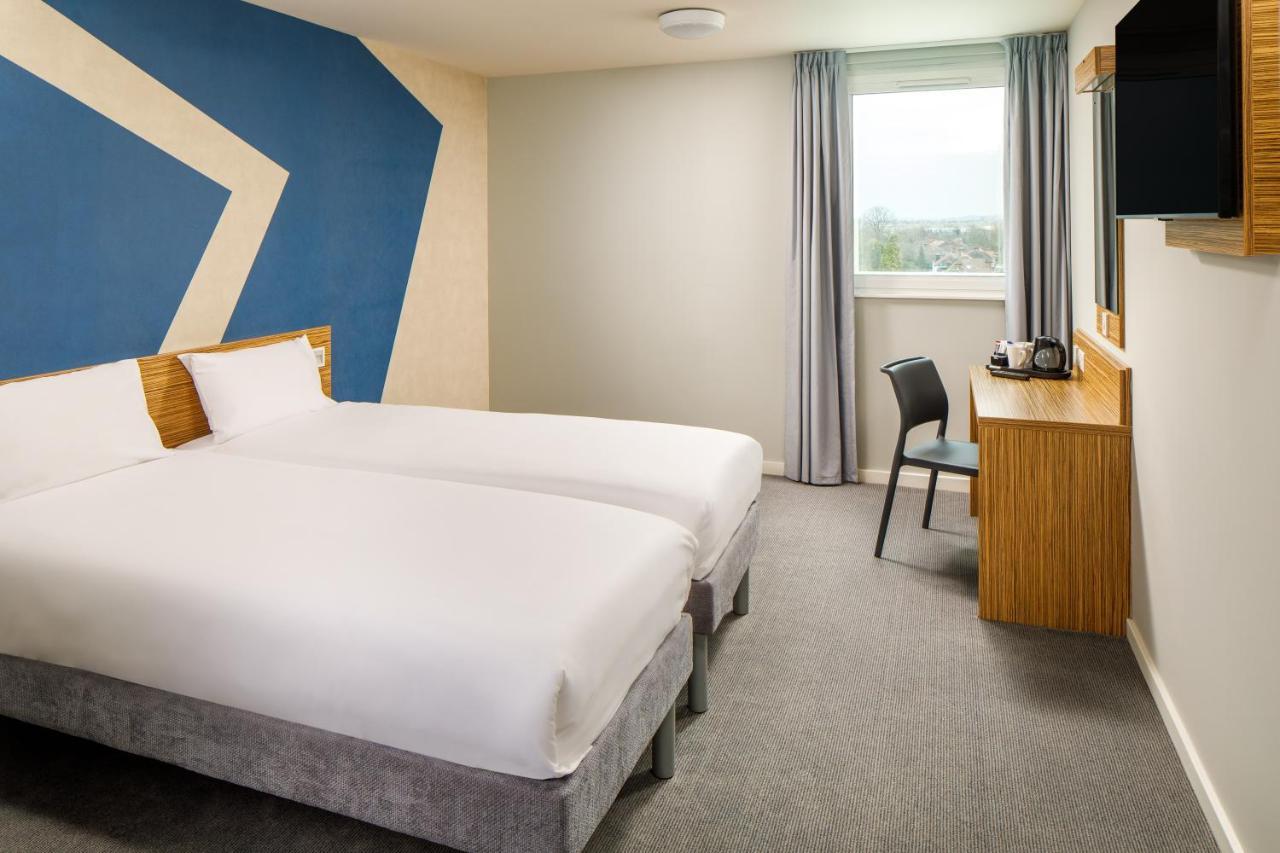 Ibis Budget London Heathrow Central เฮาน์สโลว์ ภายนอก รูปภาพ