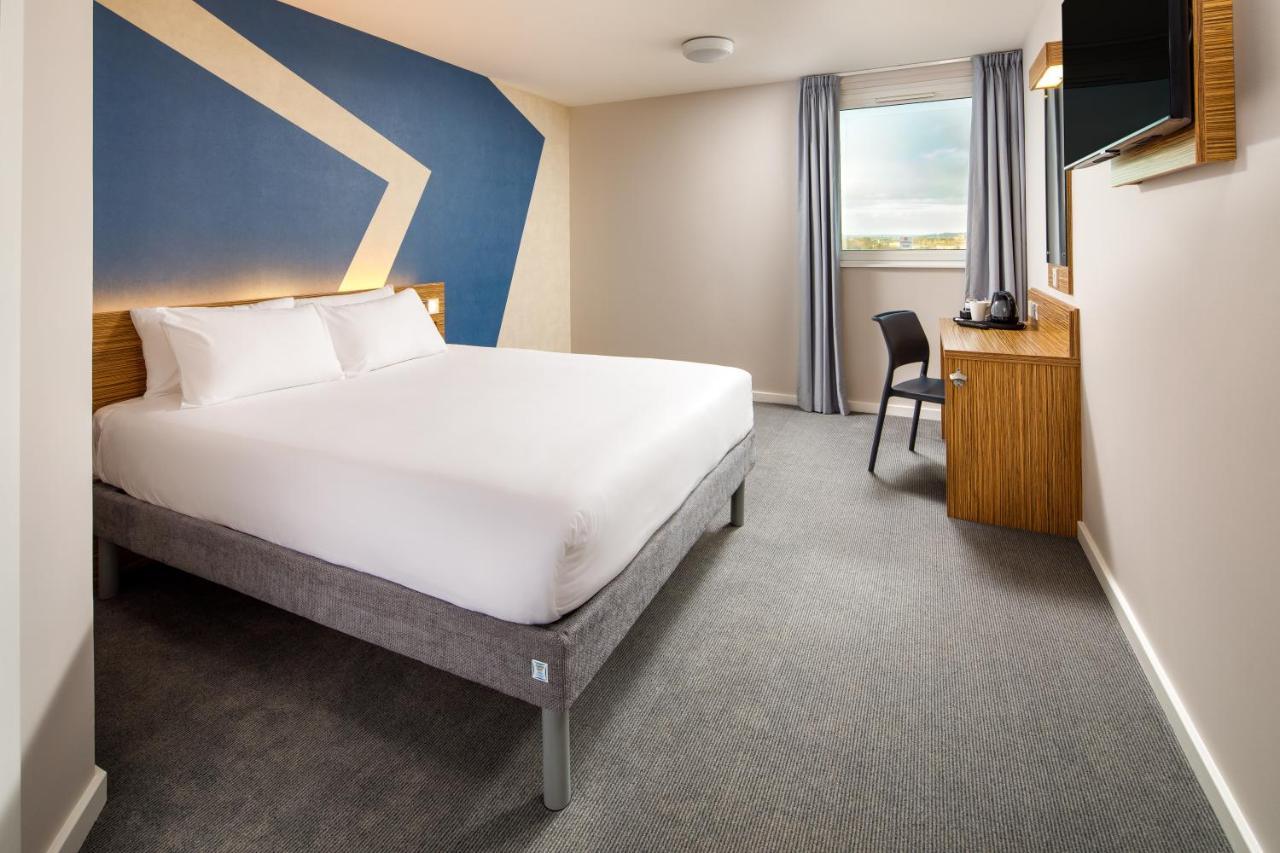 Ibis Budget London Heathrow Central เฮาน์สโลว์ ภายนอก รูปภาพ