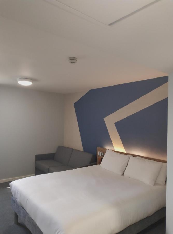 Ibis Budget London Heathrow Central เฮาน์สโลว์ ภายนอก รูปภาพ