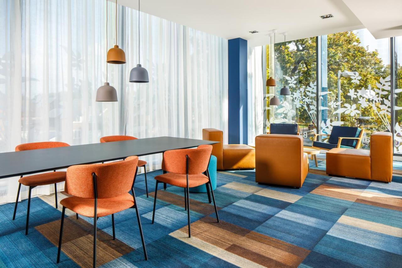 Ibis Budget London Heathrow Central เฮาน์สโลว์ ภายนอก รูปภาพ