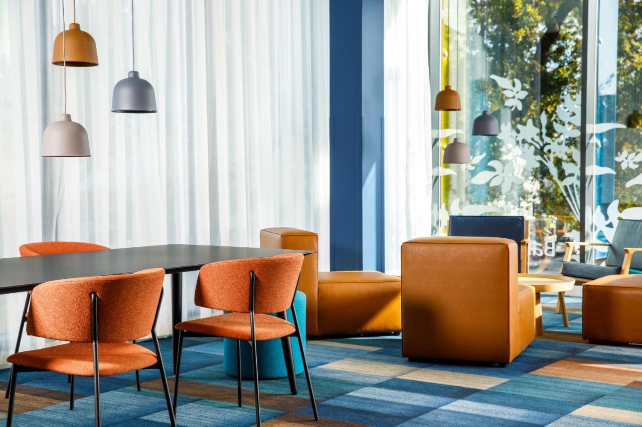 Ibis Budget London Heathrow Central เฮาน์สโลว์ ภายนอก รูปภาพ