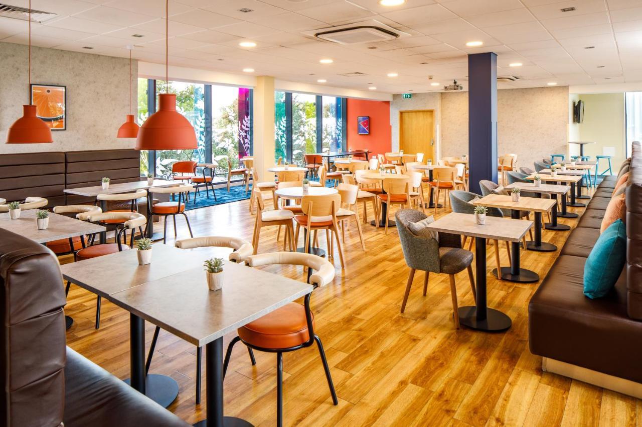 Ibis Budget London Heathrow Central เฮาน์สโลว์ ภายนอก รูปภาพ