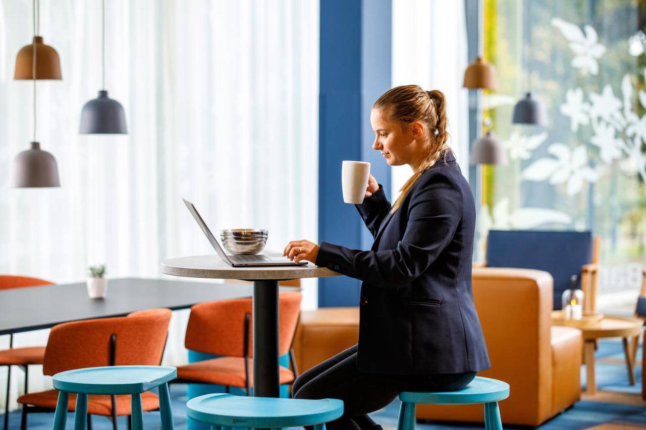 Ibis Budget London Heathrow Central เฮาน์สโลว์ ภายนอก รูปภาพ