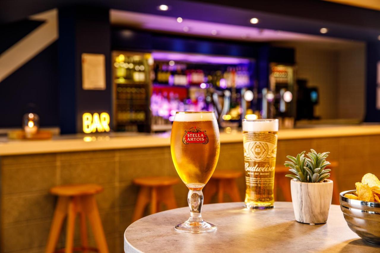 Ibis Budget London Heathrow Central เฮาน์สโลว์ ภายนอก รูปภาพ
