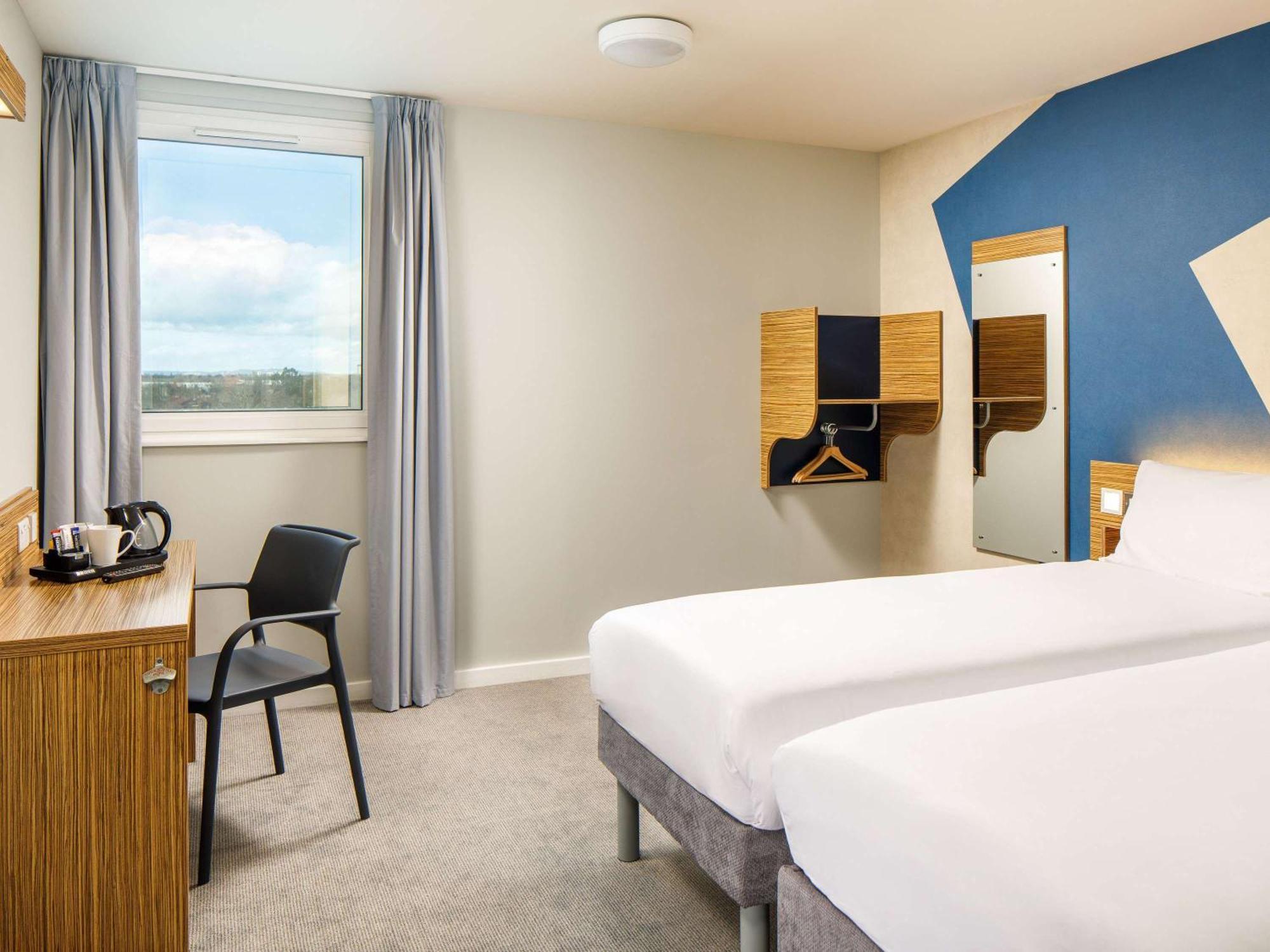 Ibis Budget London Heathrow Central เฮาน์สโลว์ ภายนอก รูปภาพ