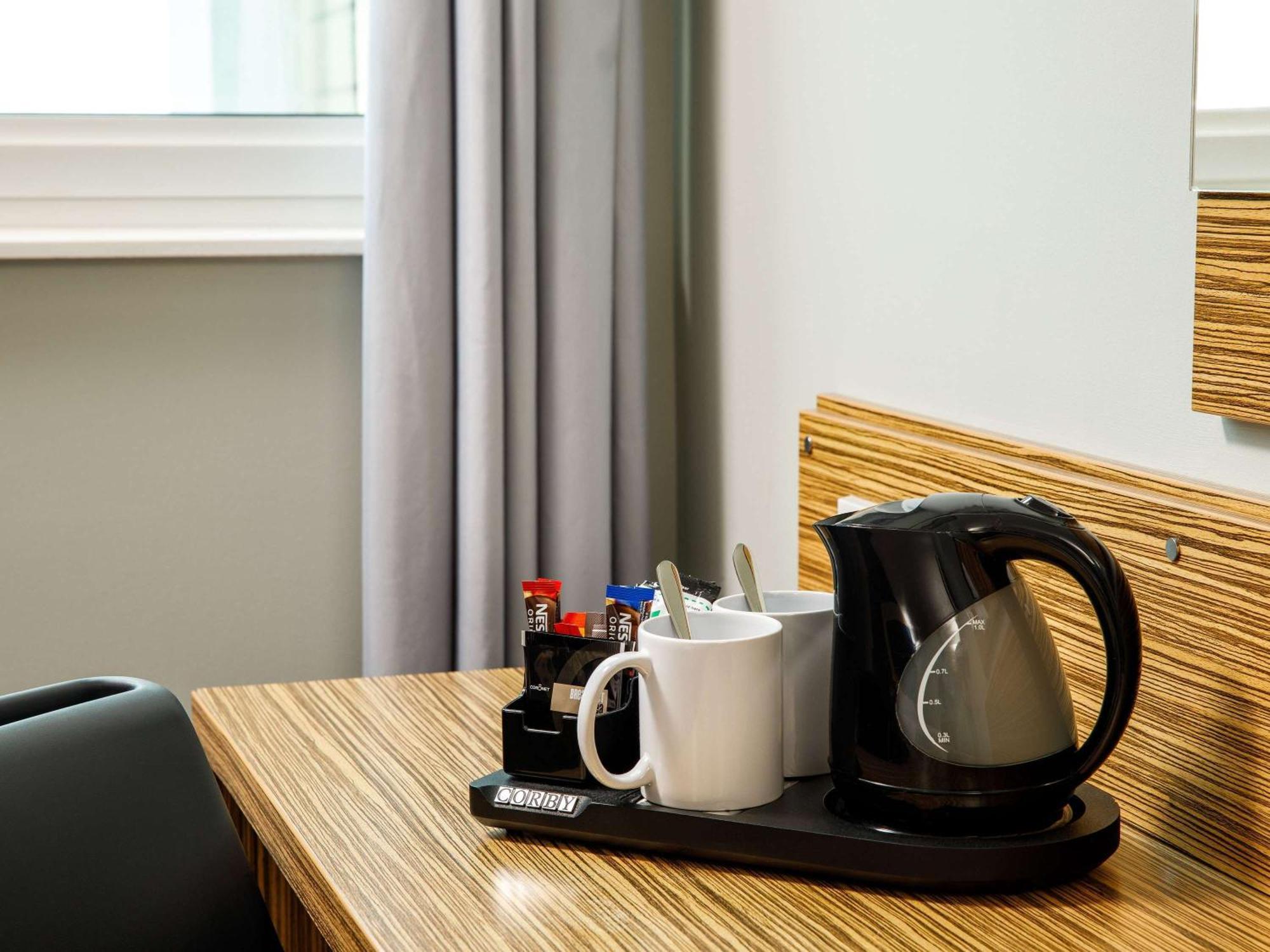 Ibis Budget London Heathrow Central เฮาน์สโลว์ ภายนอก รูปภาพ