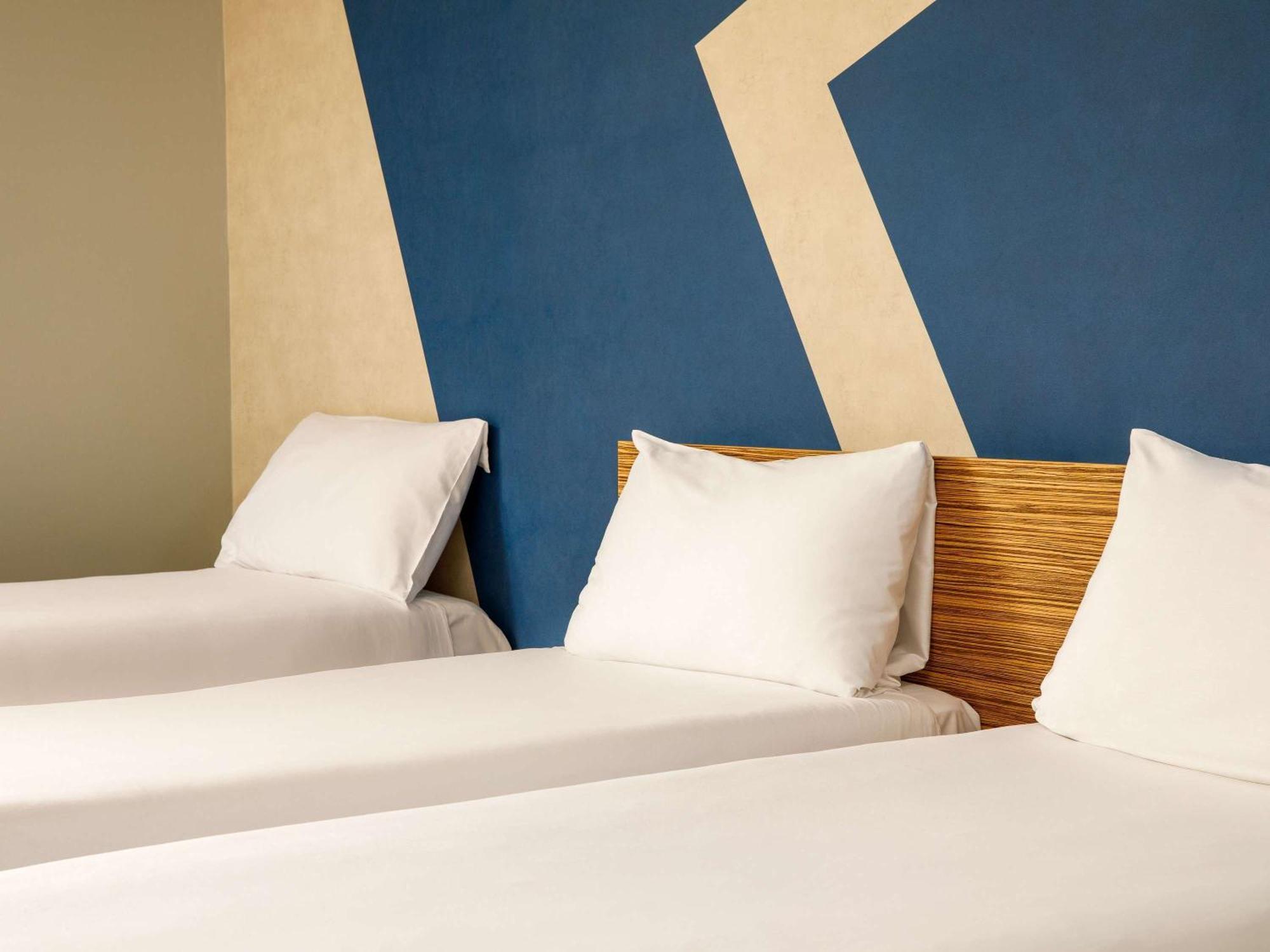 Ibis Budget London Heathrow Central เฮาน์สโลว์ ภายนอก รูปภาพ