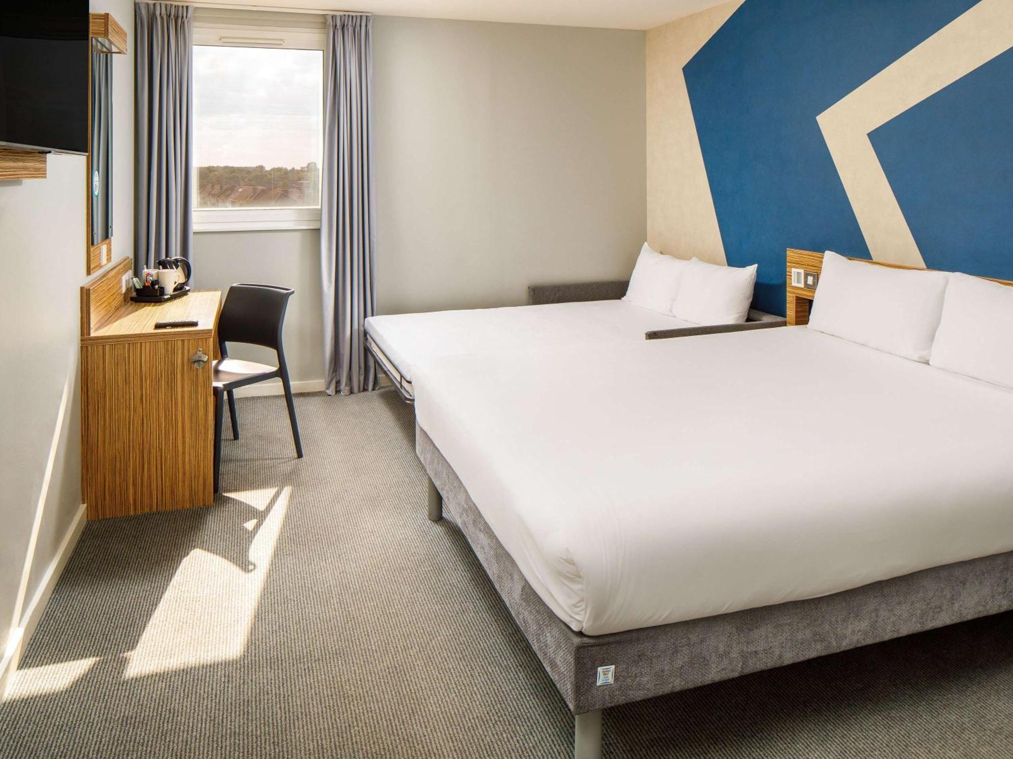 Ibis Budget London Heathrow Central เฮาน์สโลว์ ภายนอก รูปภาพ