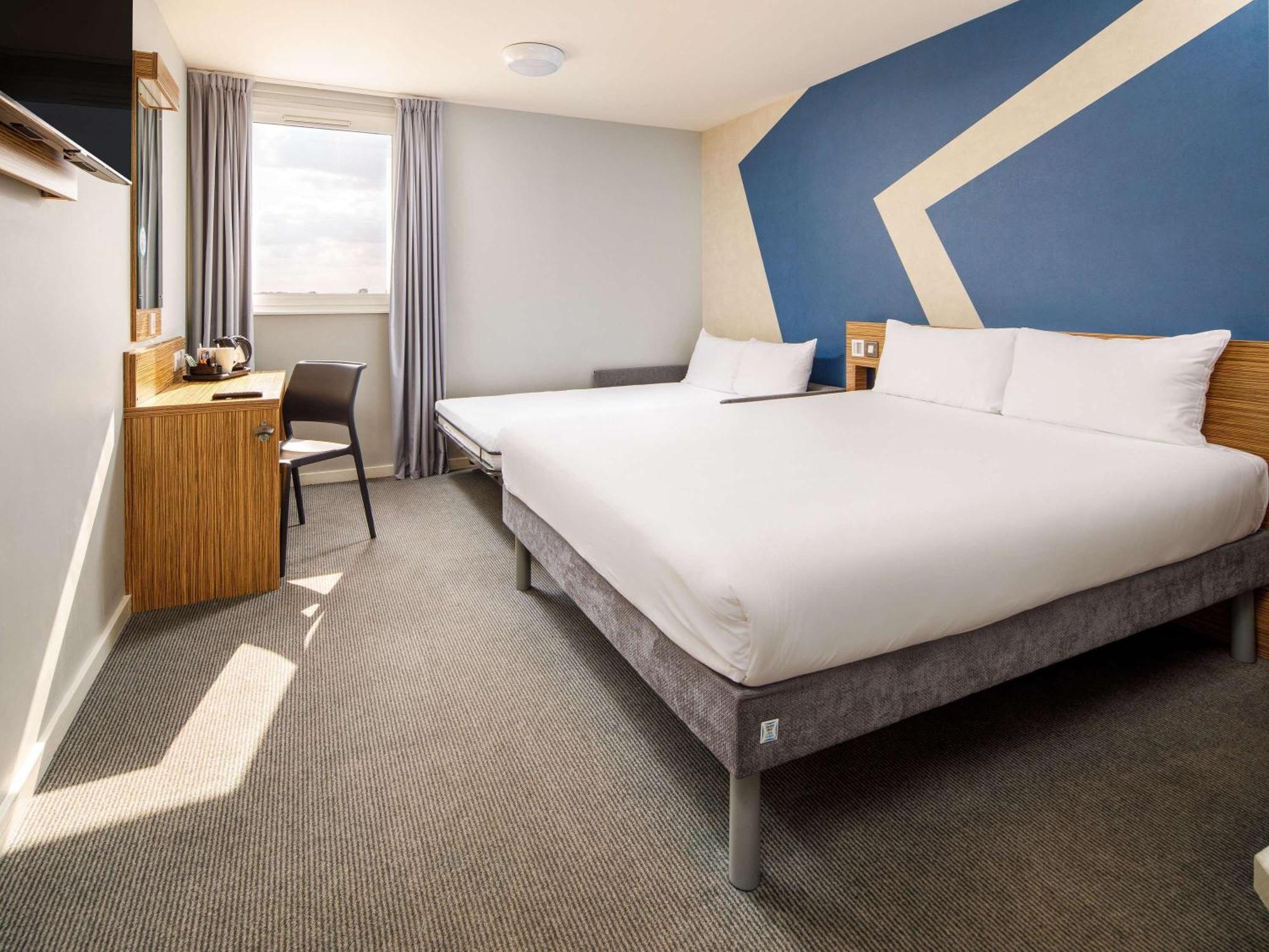 Ibis Budget London Heathrow Central เฮาน์สโลว์ ภายนอก รูปภาพ