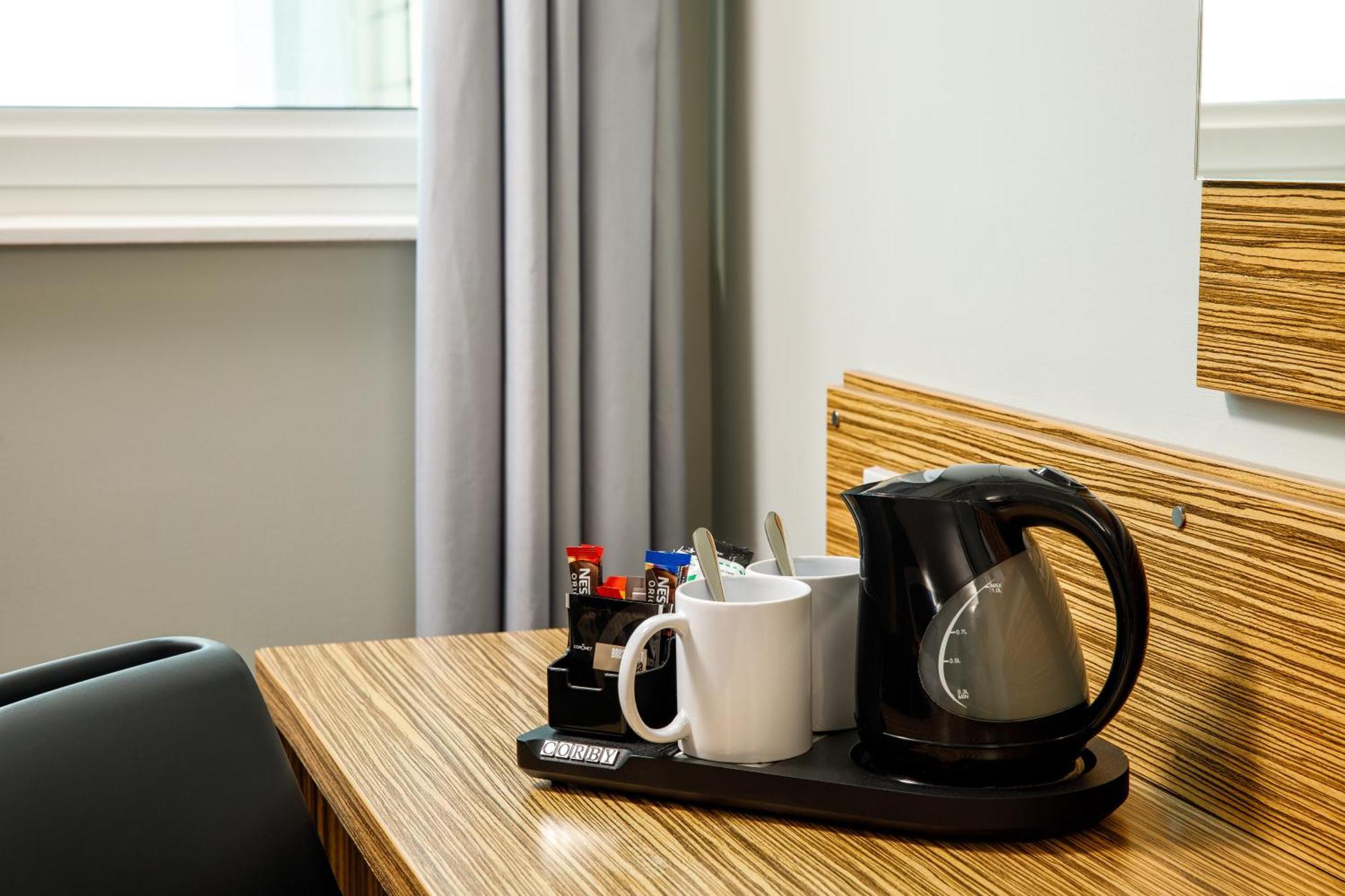 Ibis Budget London Heathrow Central เฮาน์สโลว์ ภายนอก รูปภาพ