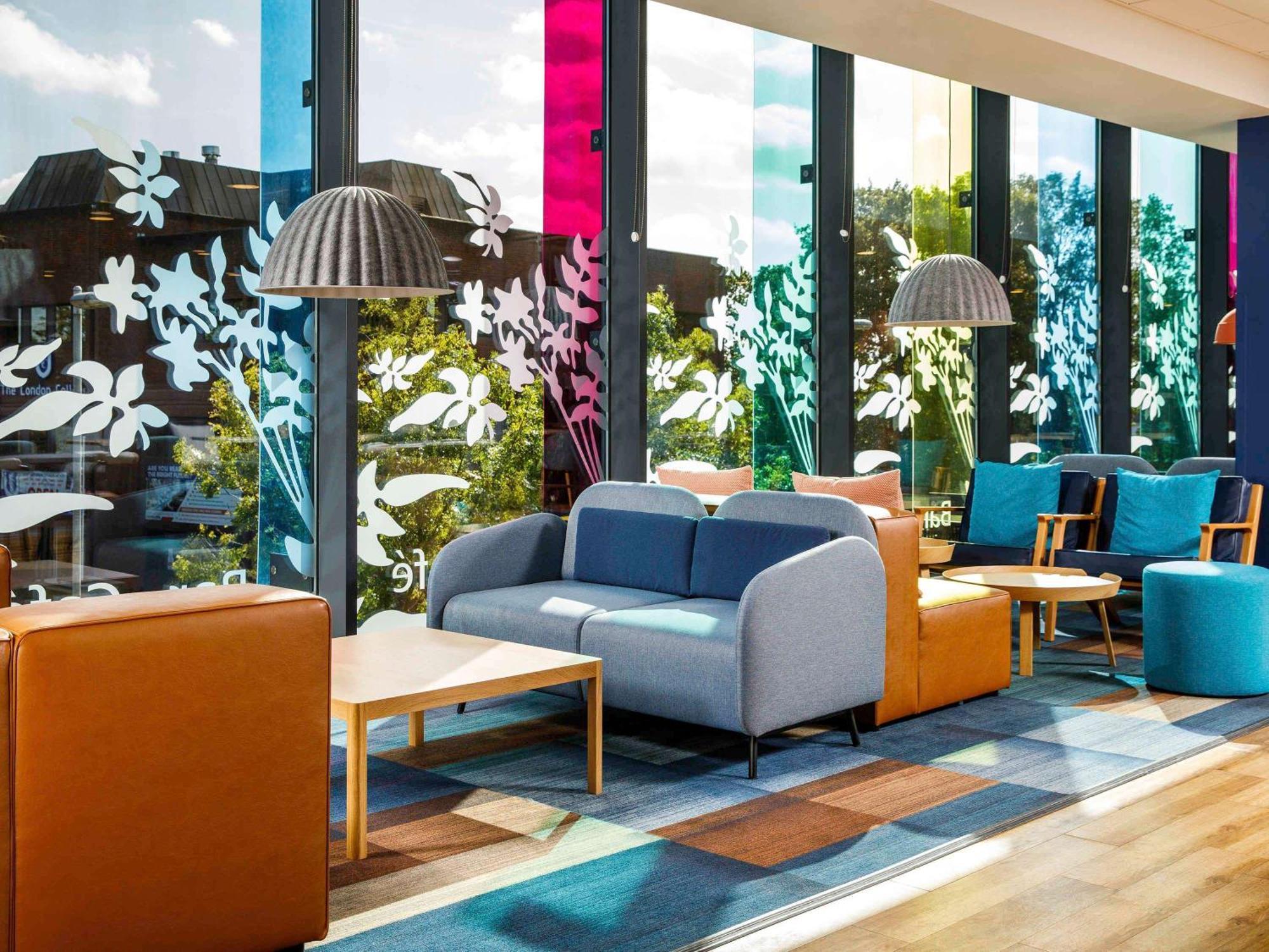 Ibis Budget London Heathrow Central เฮาน์สโลว์ ภายนอก รูปภาพ