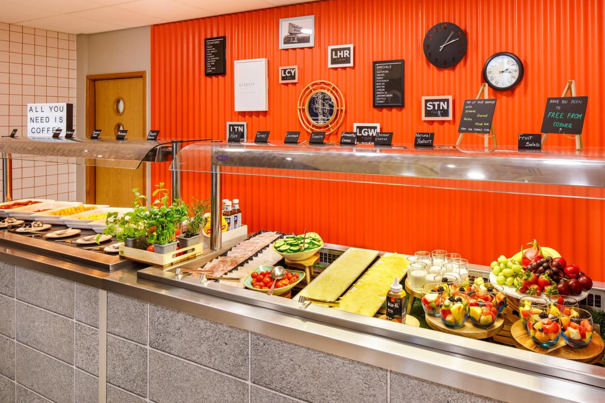 Ibis Budget London Heathrow Central เฮาน์สโลว์ ภายนอก รูปภาพ